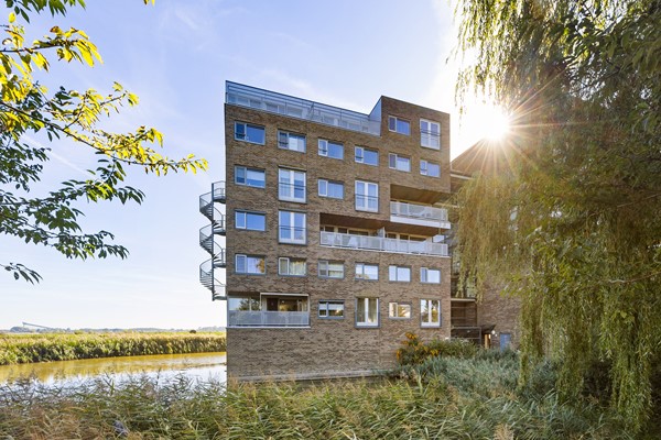 Three-bedroom maisonette in a prime location with unparalleled views